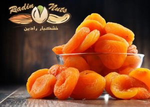 dried pitted apricots